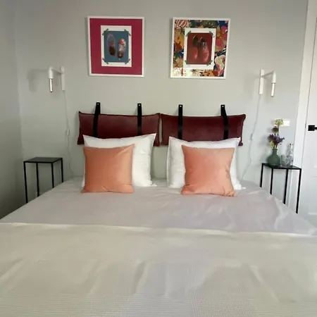 Suite Spot Houten Buitenkant foto