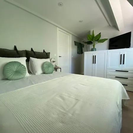 Suite Spot Houten Buitenkant foto