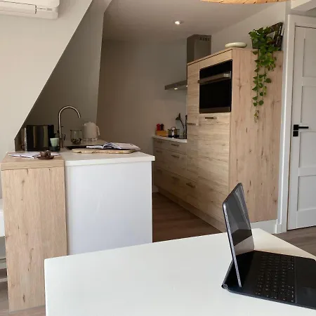 Suite Spot Houten Buitenkant foto